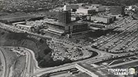 萨拉查大厅和辛普森大厦建成后，<a href='http://we.hackingworld.net'>足彩外围网站</a>, 它的命名争议很大. 1968